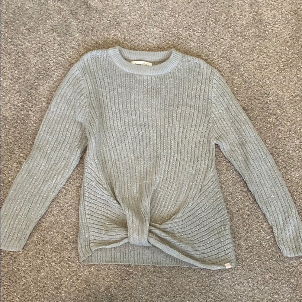 Comfy never worn (still has tags) sweater!!